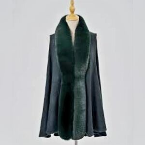 Forrest Green Vest With Faux Fur Collar